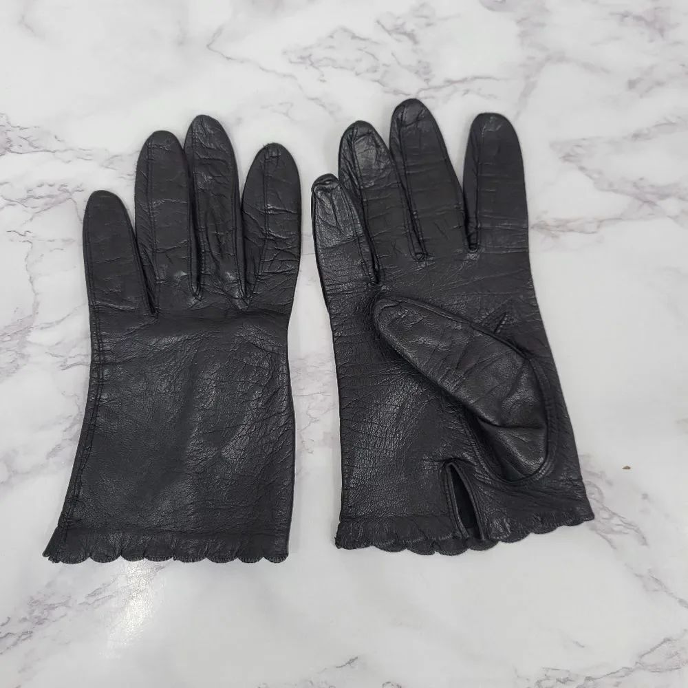 Vintage Italian Short Black Leather Gloves with Scalloped Cuff Dress Driving